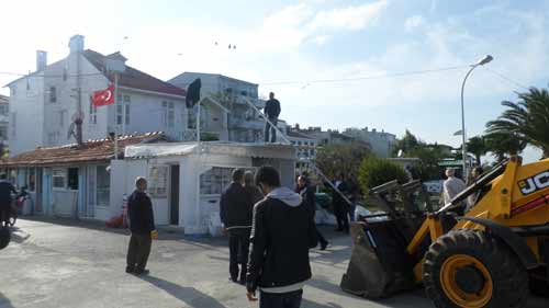 Büyükada Liman'daki yapılar yıkıldı