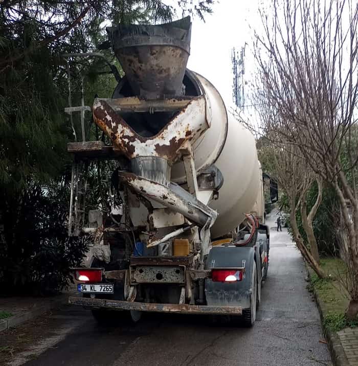 Kınalıada sokaklarında beton mikseri! Hani SİT alanıyız ya!