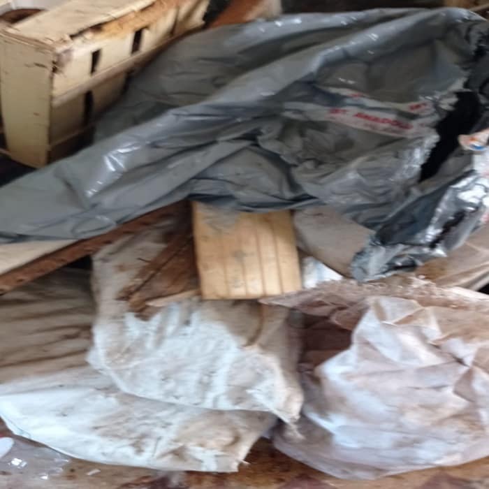 Büyükada'da mahalleliyi bezdiren çöp ev boşaltıldı!